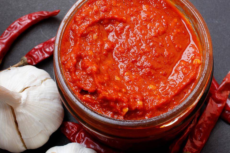 The sauce goes well with tacos, steak, pizza, sandwiches, and seafood.