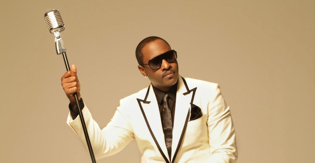 Johnny Gill on stage.