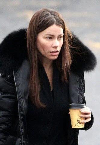 Sofia Vergara, getting coffee but looking she’s all ready for the day. Source: www.fofg.in