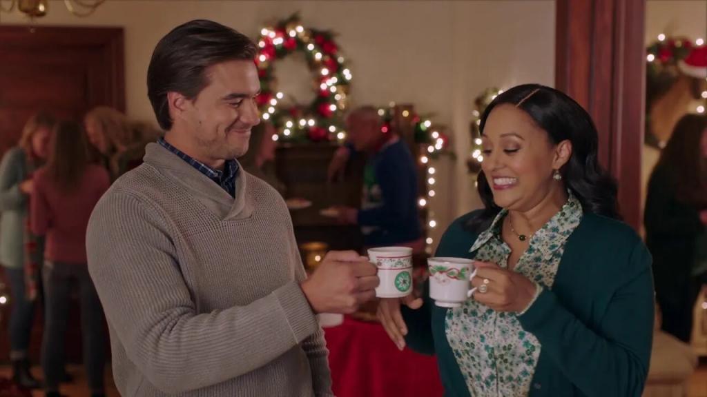 Rob Mayes’ Brian Anderson plays the attorney that told Jen she inherited an inn in Alaska. Source: youtube.com